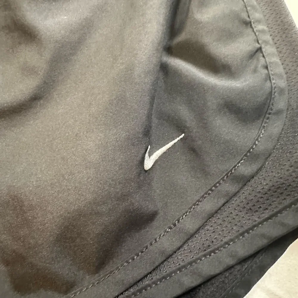EUC NIKE Women’s Teal/Black Sports Bra & Black Active Shorts with Liner Size SM